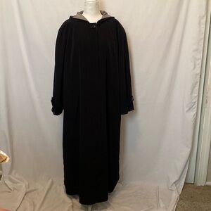 Black women’s trench coat. 100% polyester. Size 14. Gallery brand.